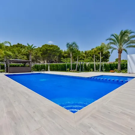 Casa Adosada En Melior Hills 4*