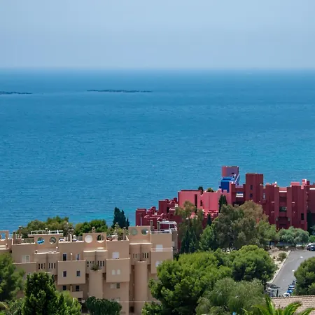 Casa Adosada En Melior Hills 4*